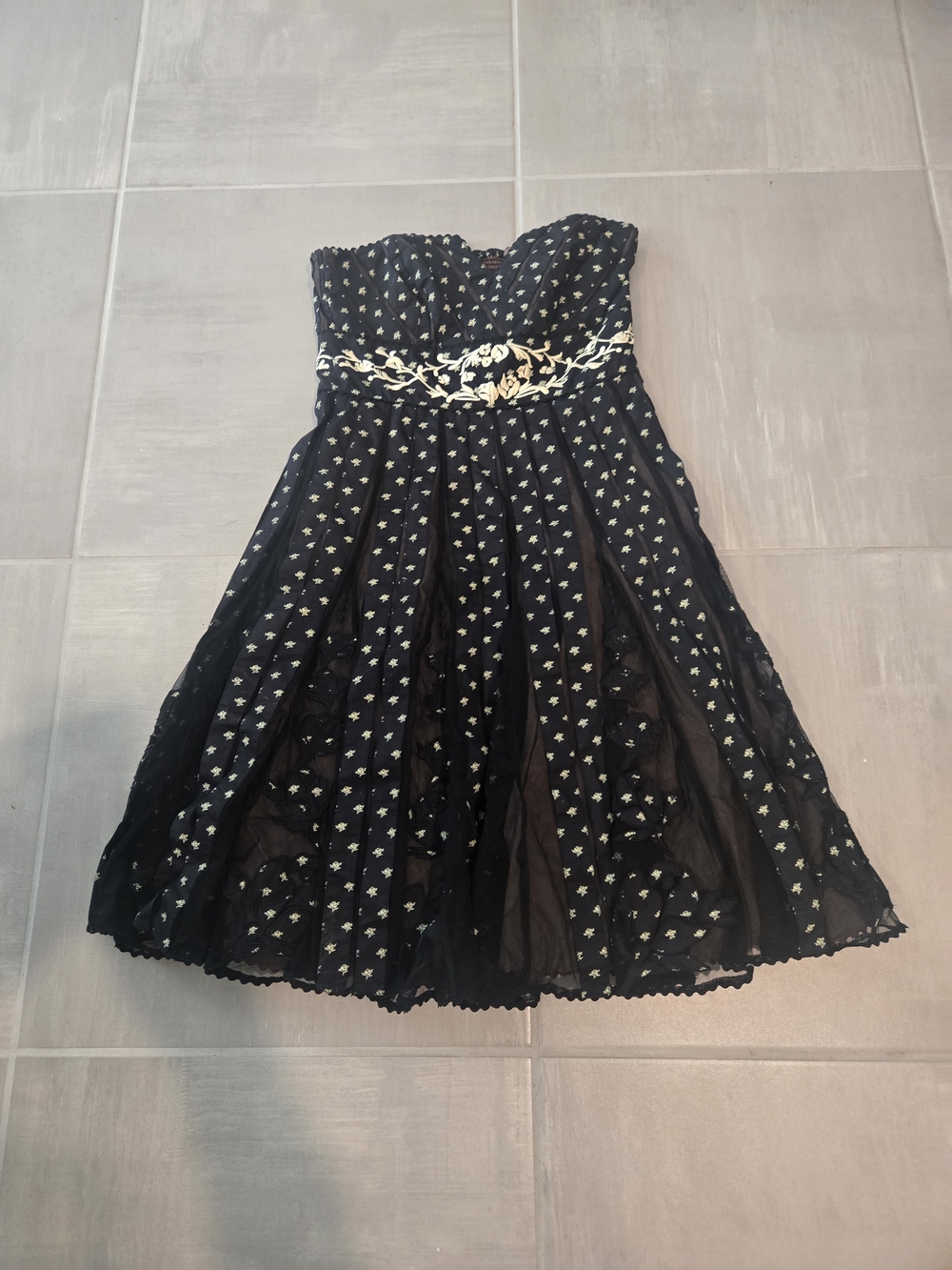 Lithe for Anthropologie strapless embroidered cocktail dress Size 2 Champagne